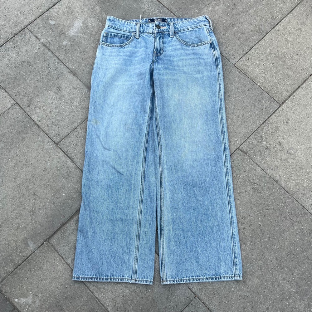 Hollister Low-Rise Baggy Jeans Light Wash Wide Leg Denim 2R W26R